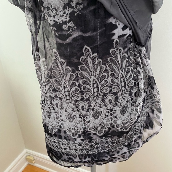Miilla Women’s Layered Sheer Grey and Black Tunic Size: M - Picture 3 of 9